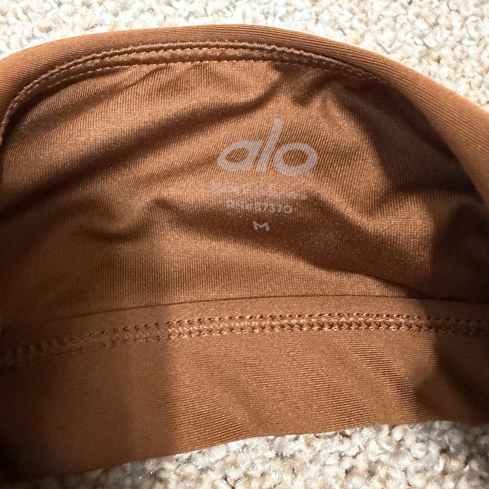 Alo Yoga Airlift Charmer sports bra in Cinnamon Brown size Medium - Picture 4 of 5